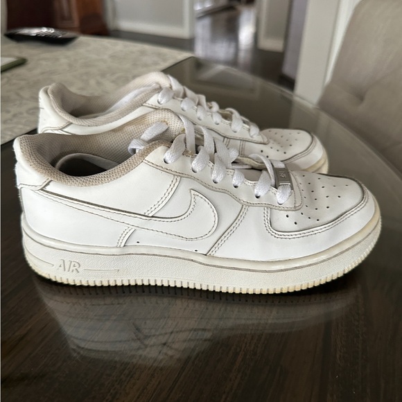 Women’s airforce 1 size 6W - Picture 2 of 3